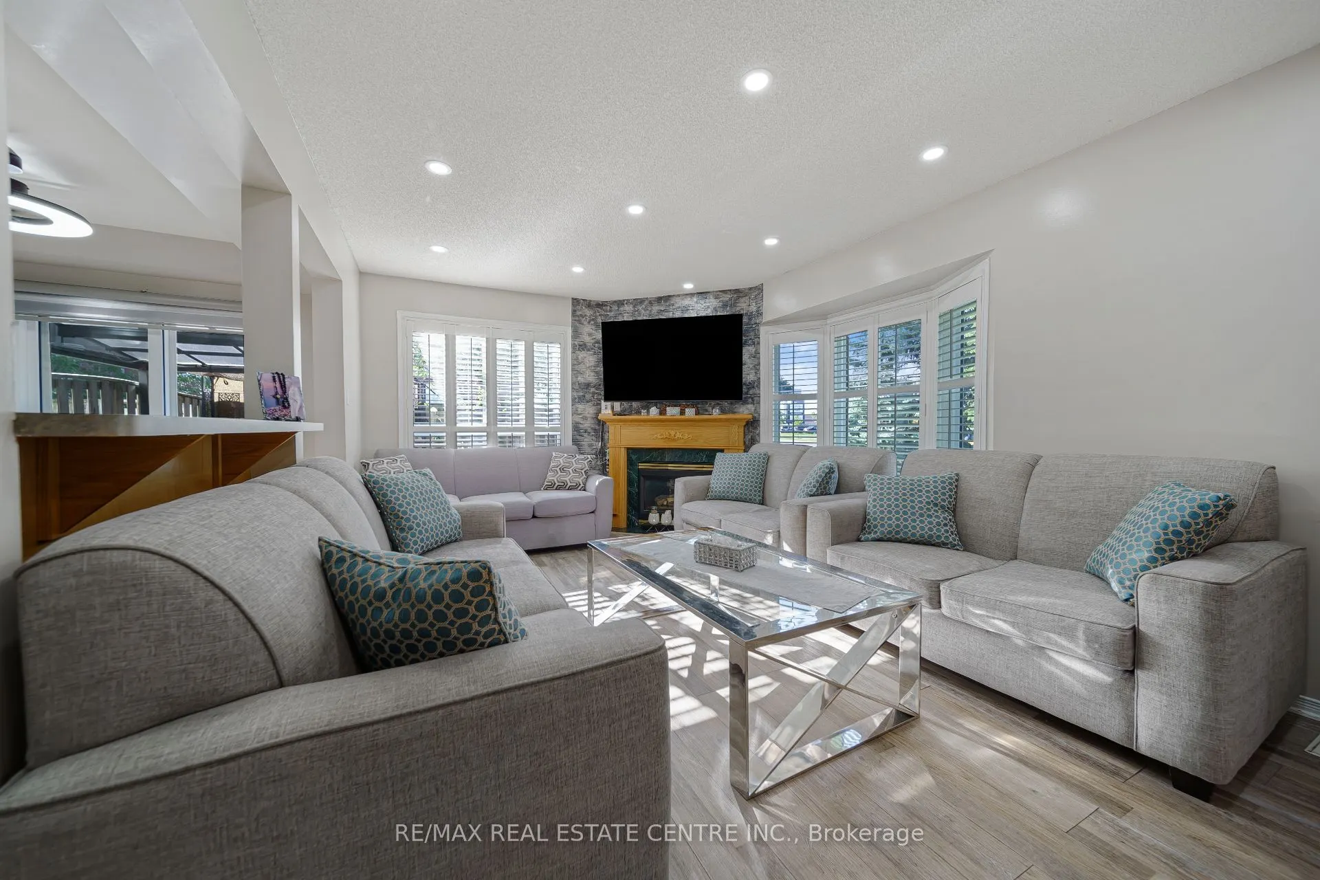 800 Paramount Drive #1