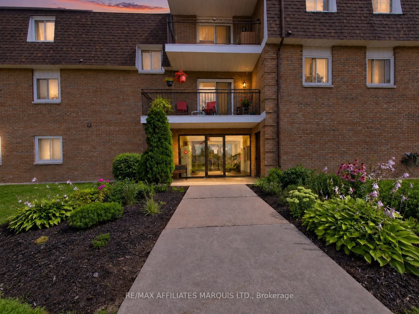 220 Kenyon Street W #302