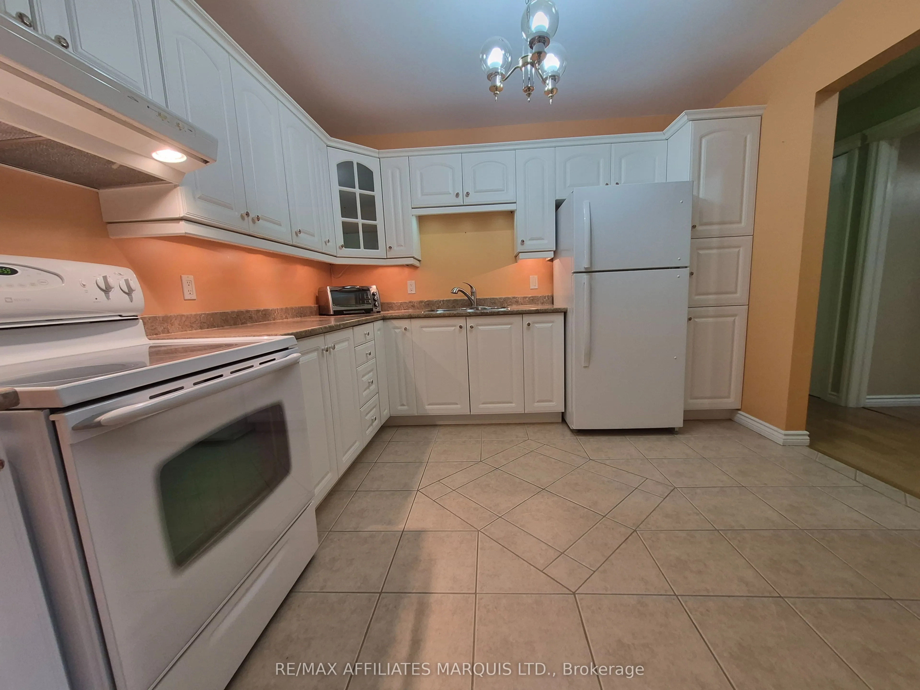 220 Kenyon Street W #302
