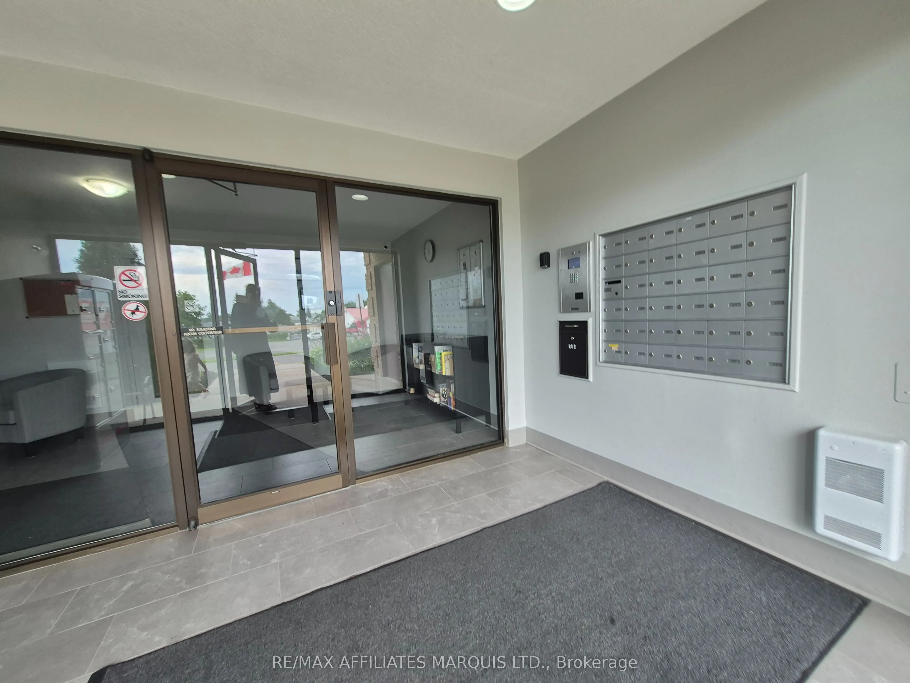 220 Kenyon Street W #302