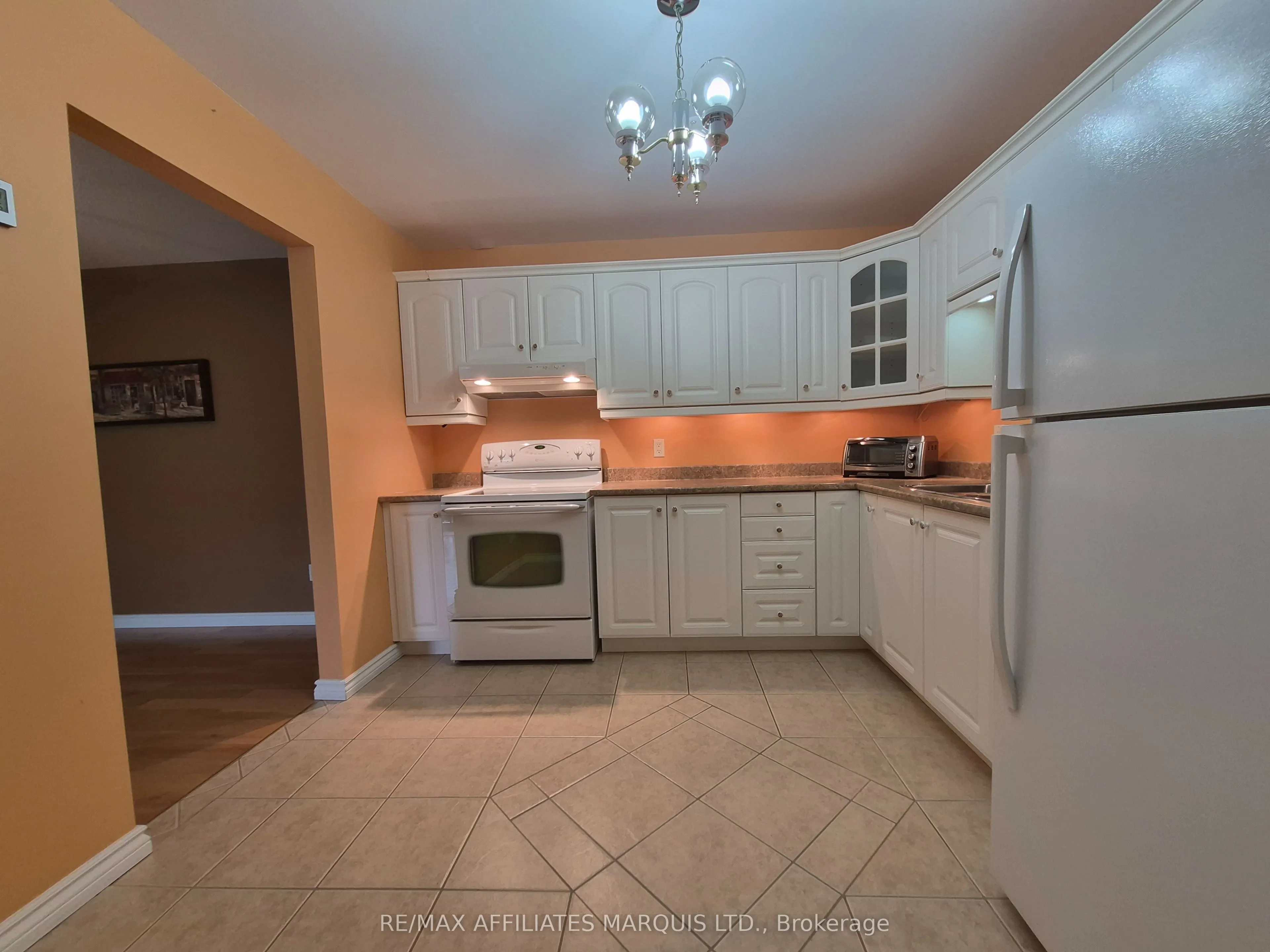 220 Kenyon Street W #302