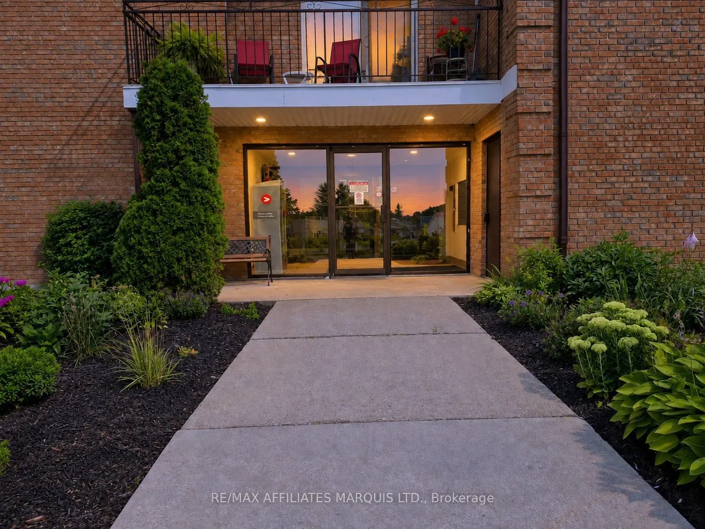 220 Kenyon Street W #302