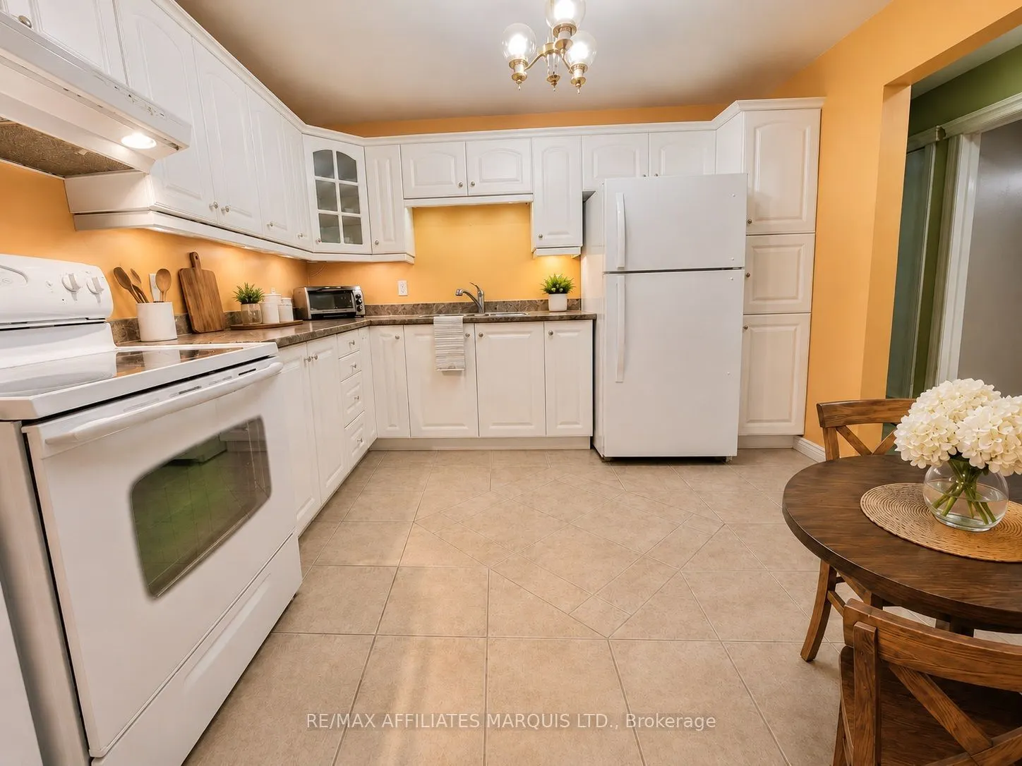 220 Kenyon Street W #302