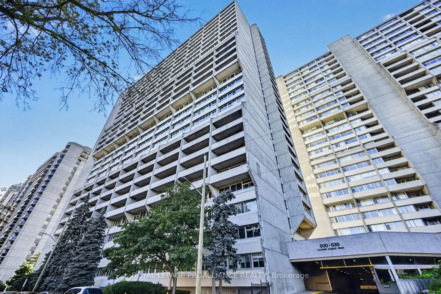 500 Laurier Avenue W #907