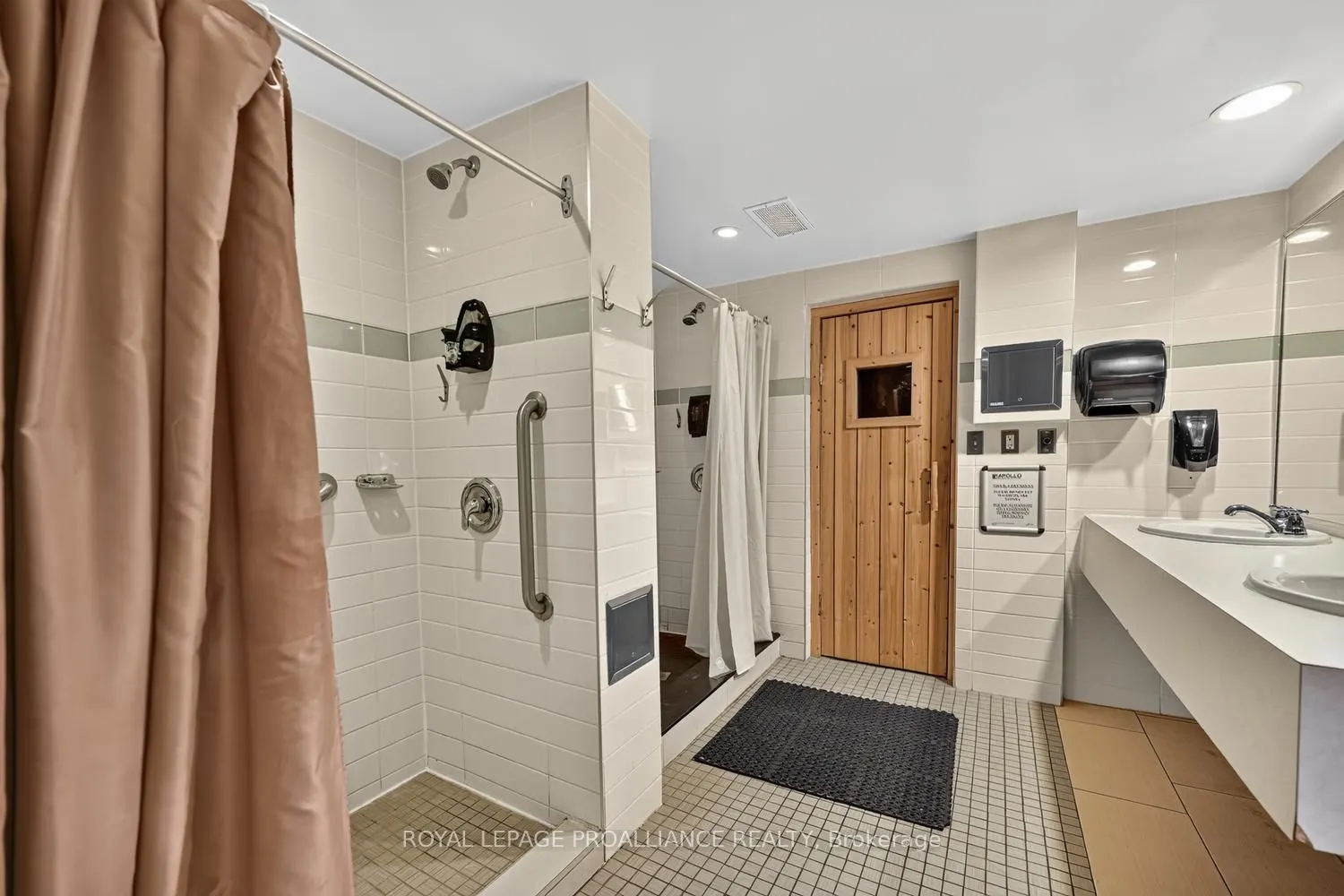 500 Laurier Avenue W #907
