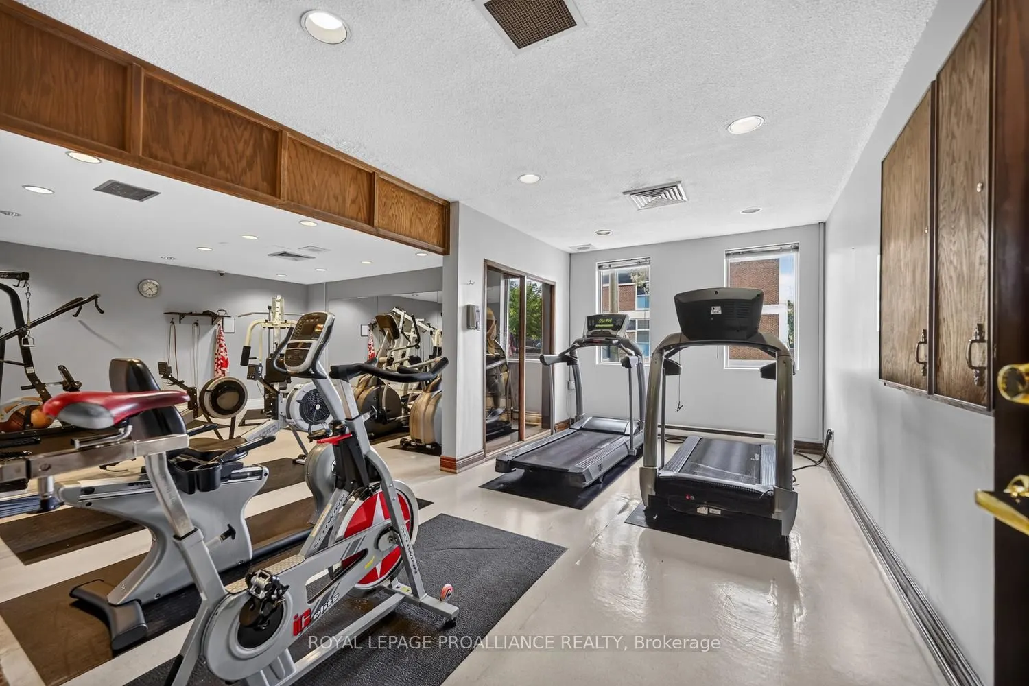 500 Laurier Avenue W #907