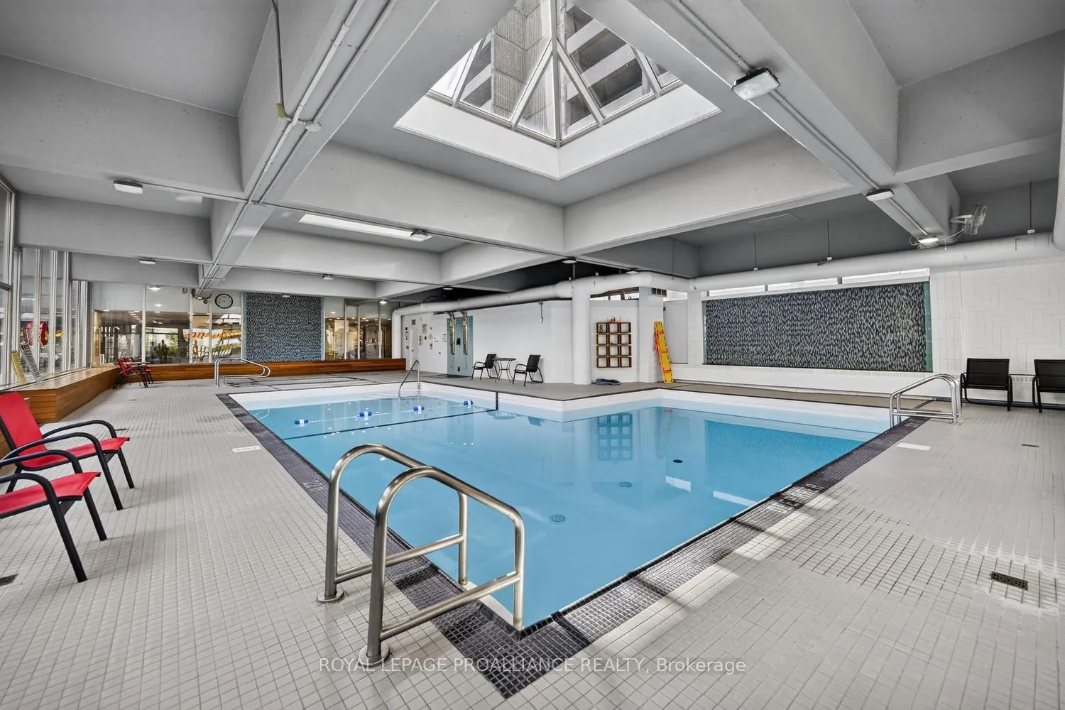 500 Laurier Avenue W #907