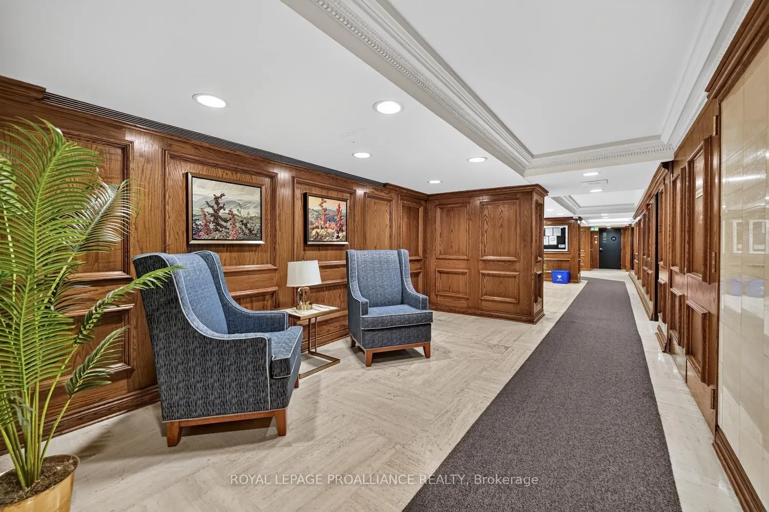 500 Laurier Avenue W #907