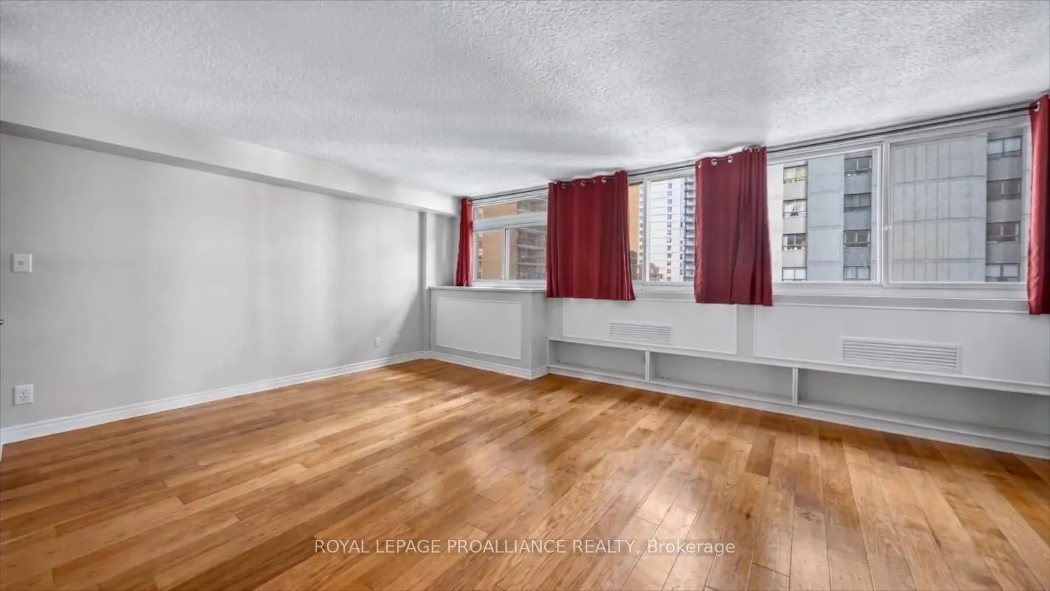 500 Laurier Avenue W #907