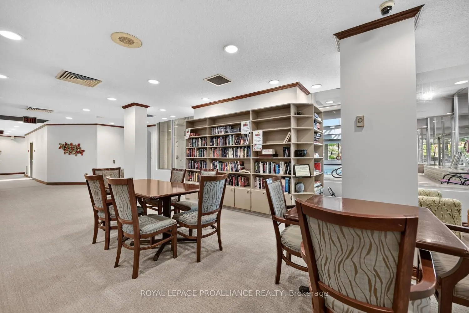 500 Laurier Avenue W #907