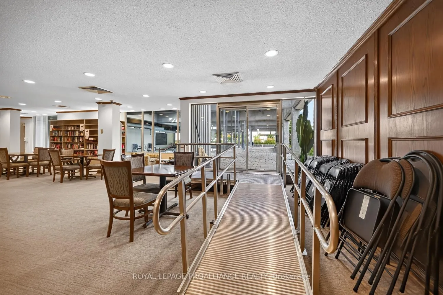 500 Laurier Avenue W #907