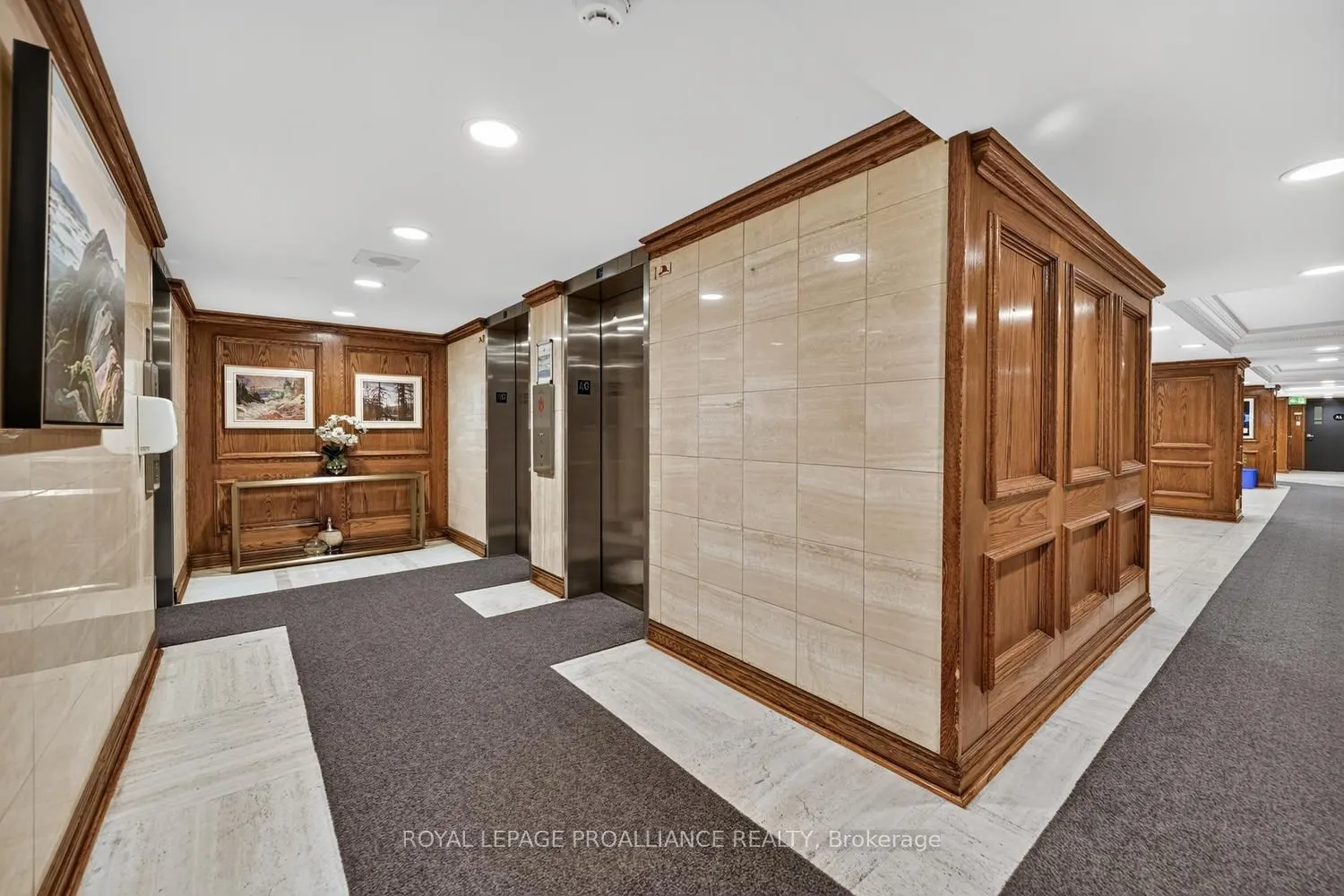 500 Laurier Avenue W #907