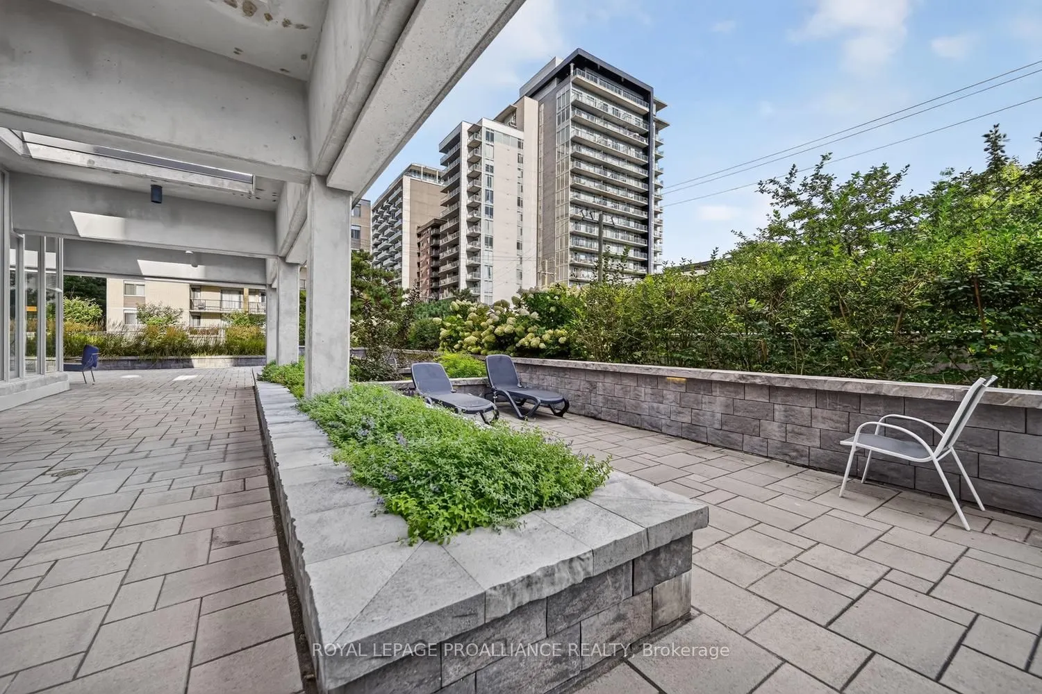 500 Laurier Avenue W #907