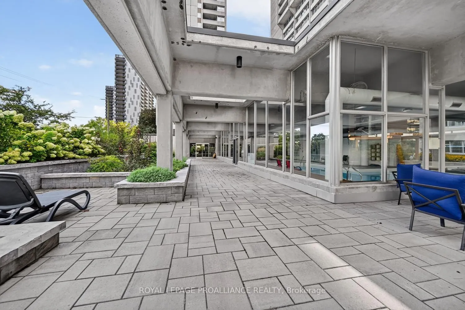 500 Laurier Avenue W #907