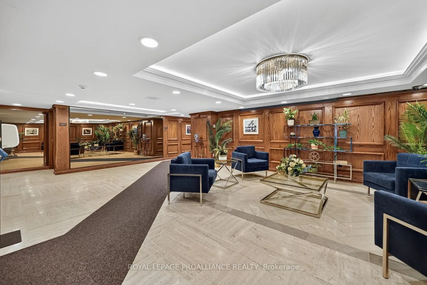 500 Laurier Avenue W #907