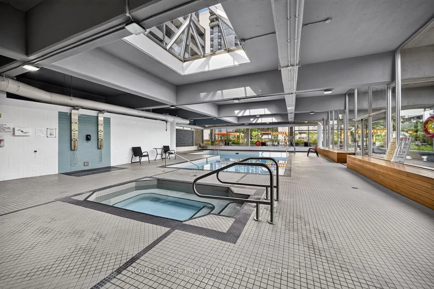 500 Laurier Avenue W #907