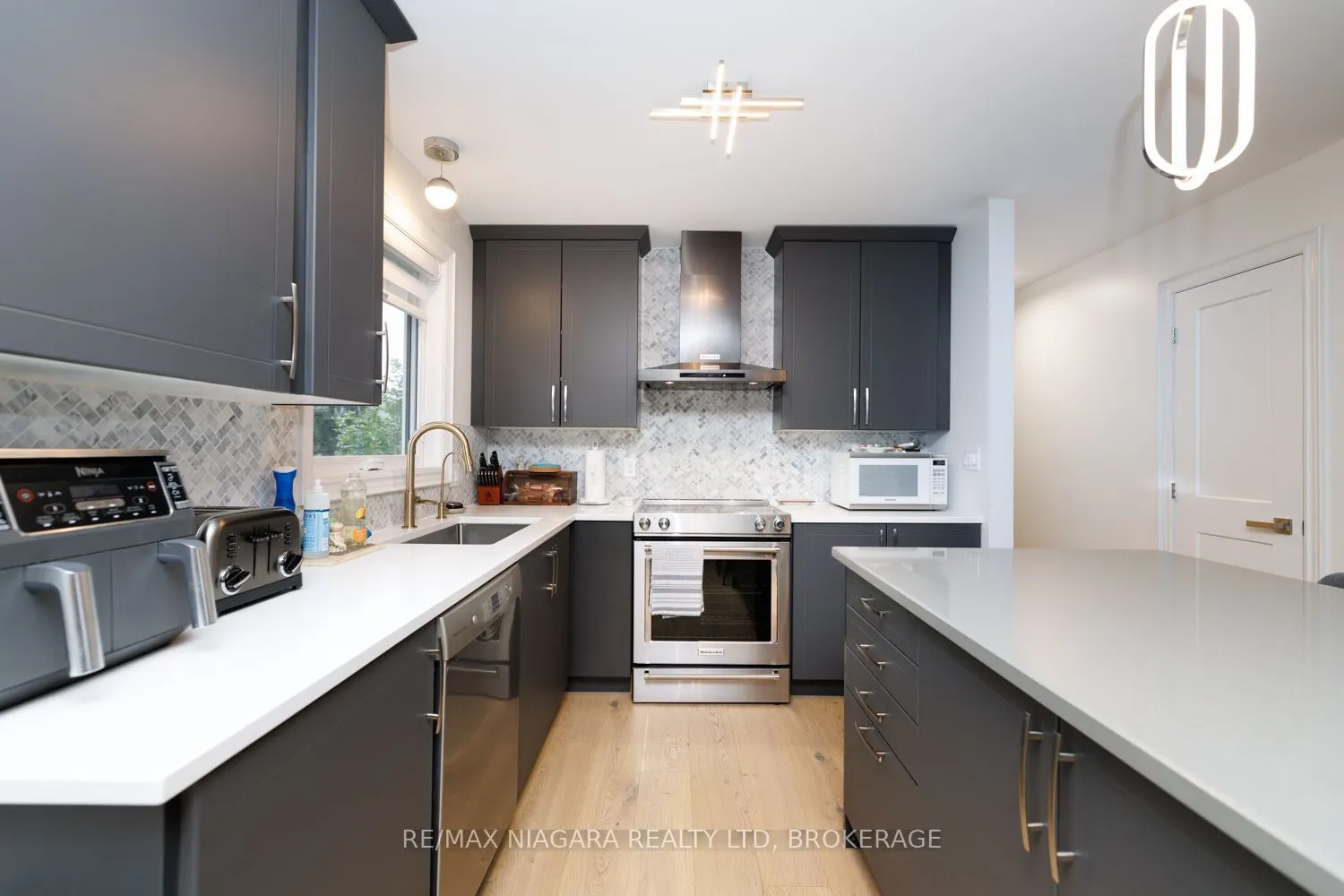 31 Pleasant Avenue S