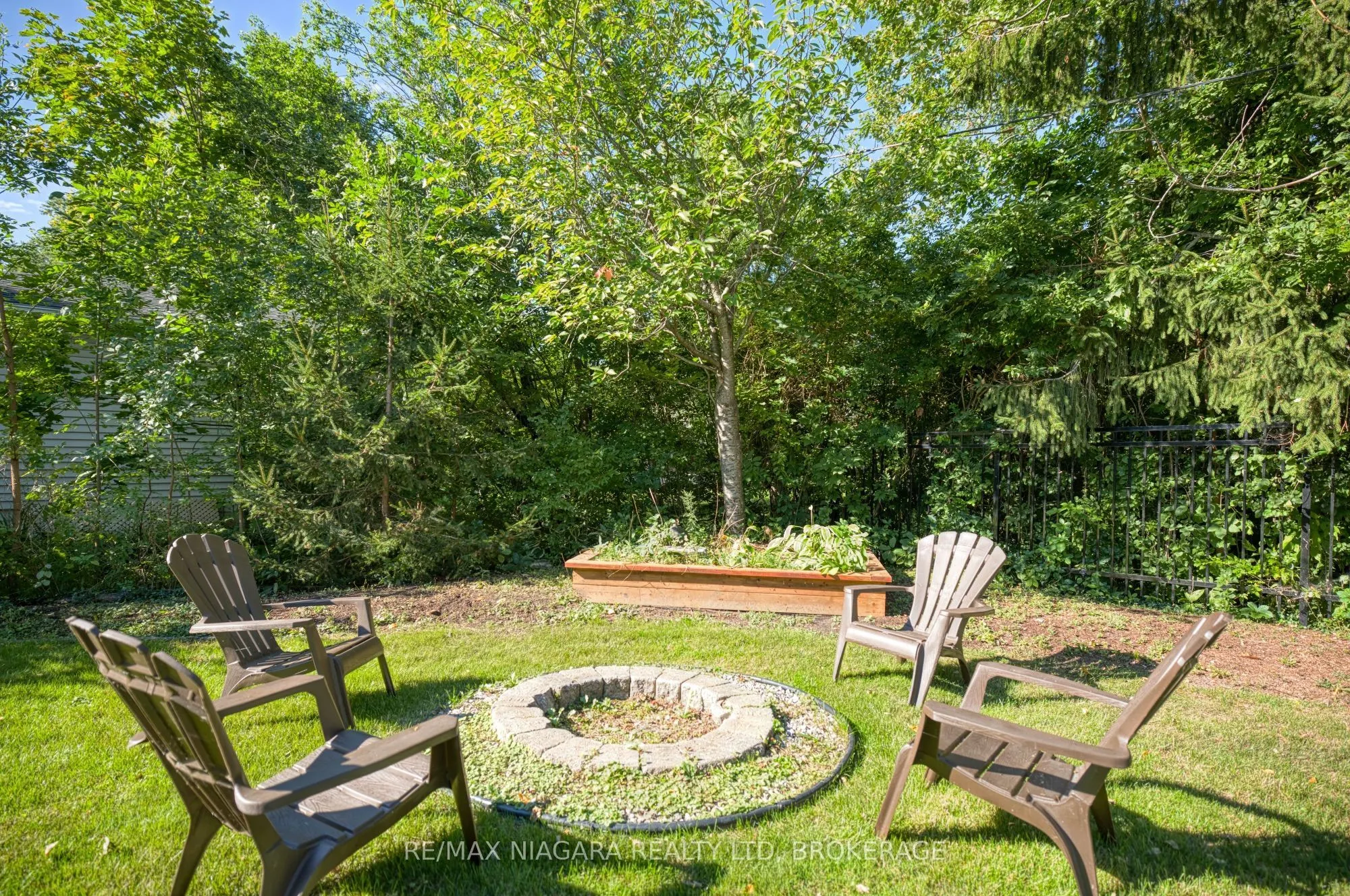 31 Pleasant Avenue S