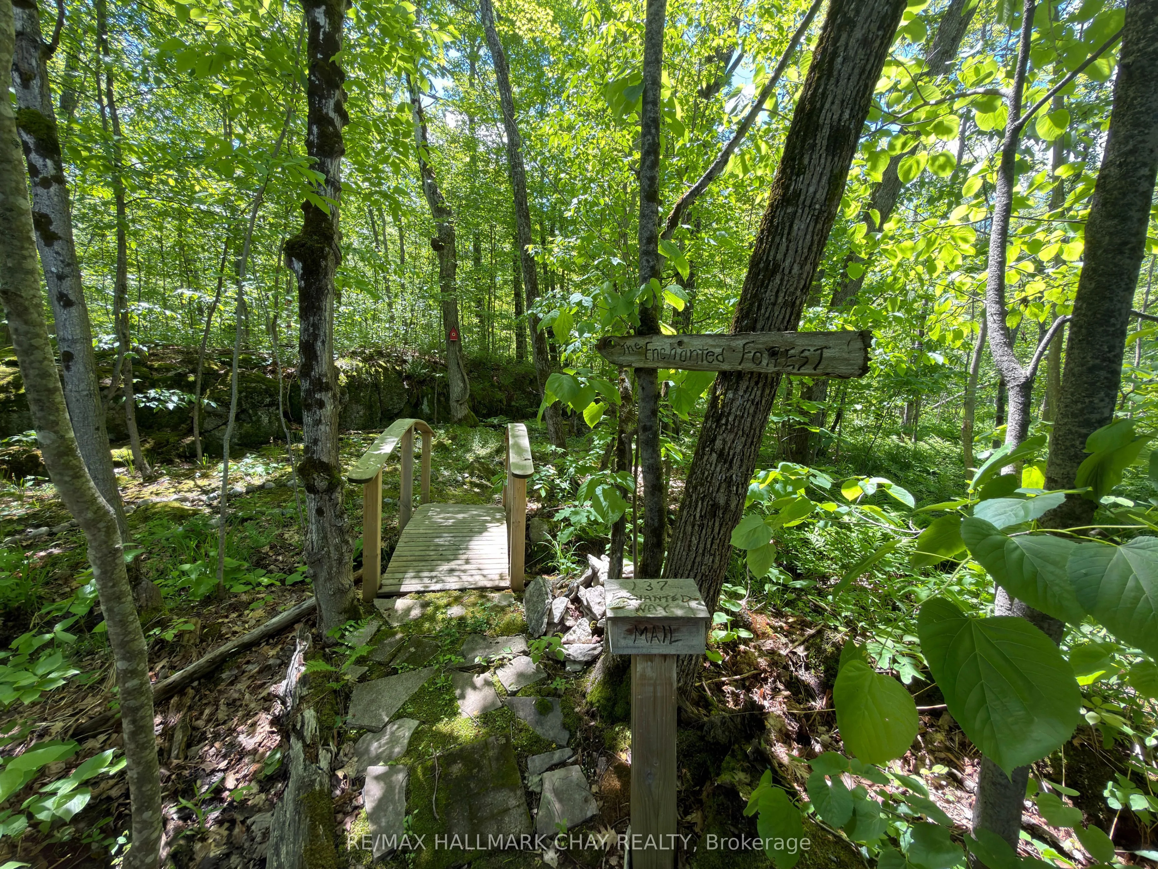 137 Pickerel Point Road