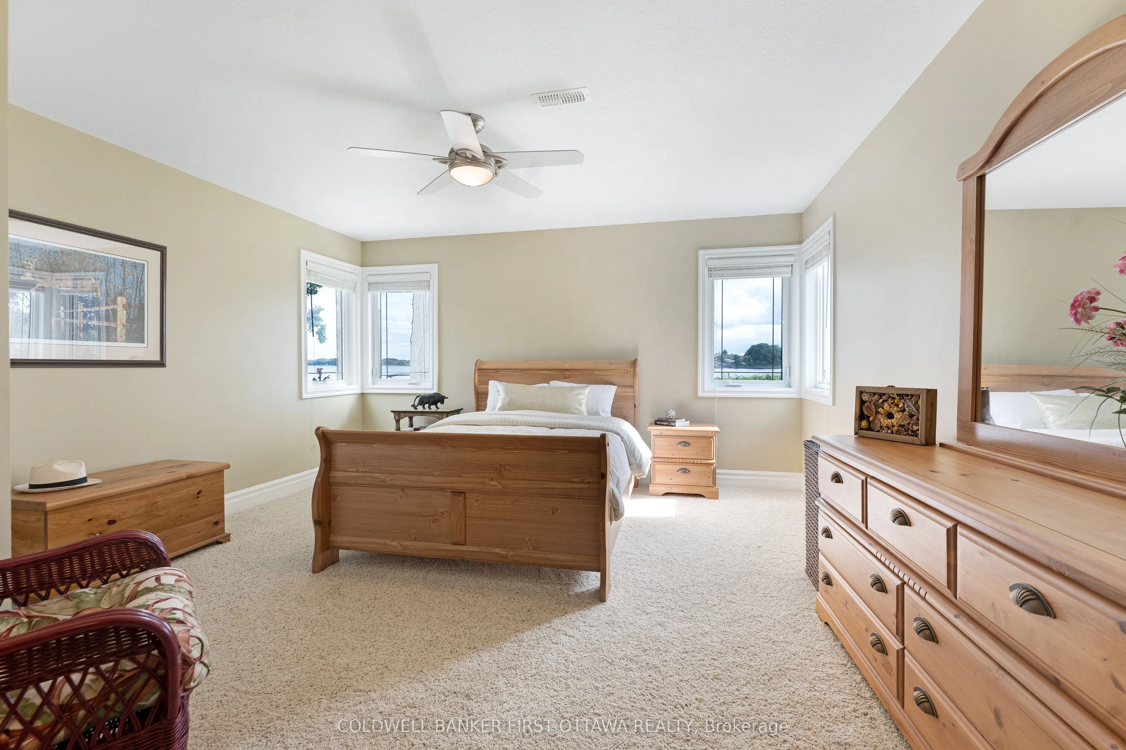 987 1000 Islands Parkway