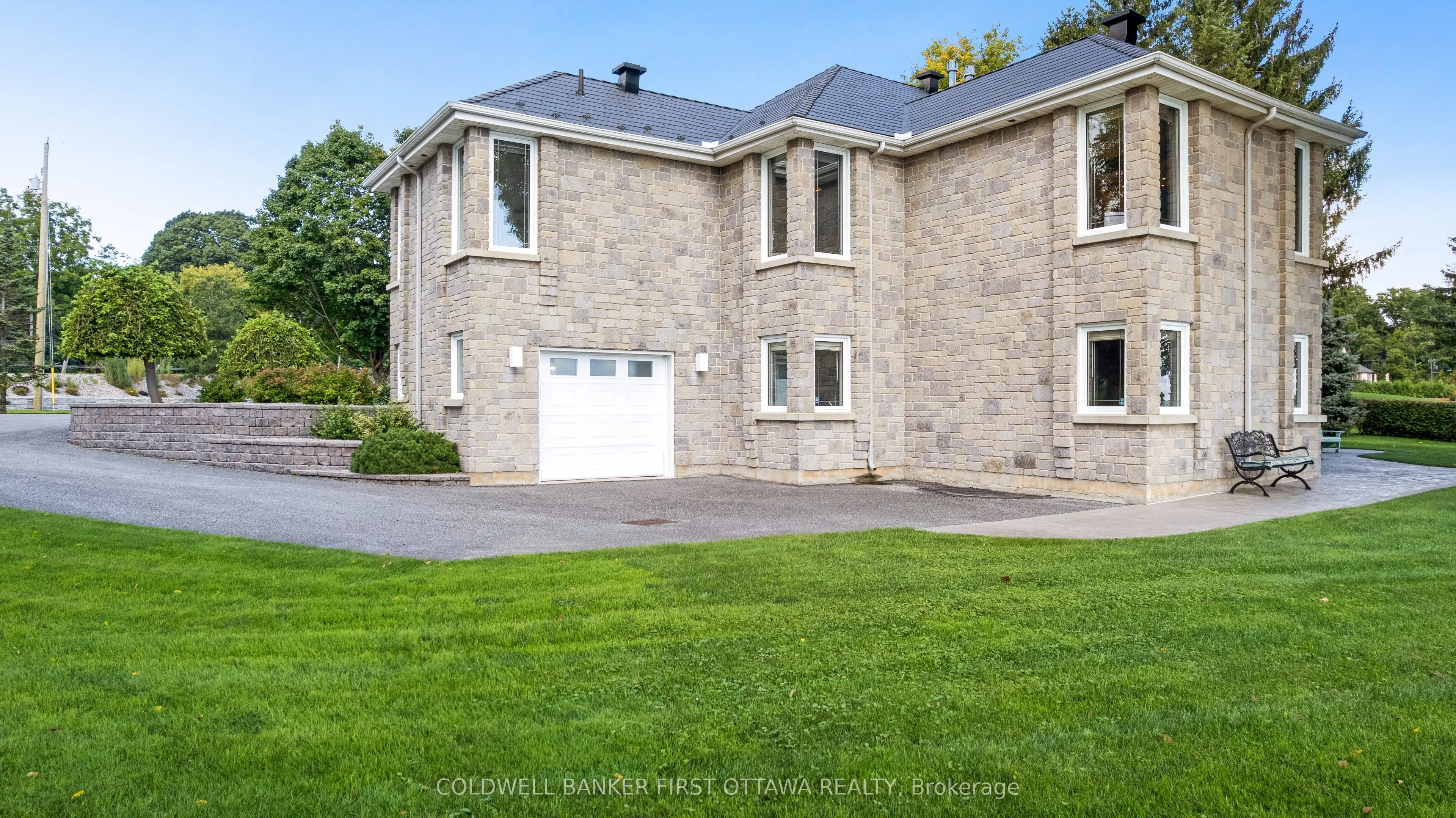 987 1000 Islands Parkway