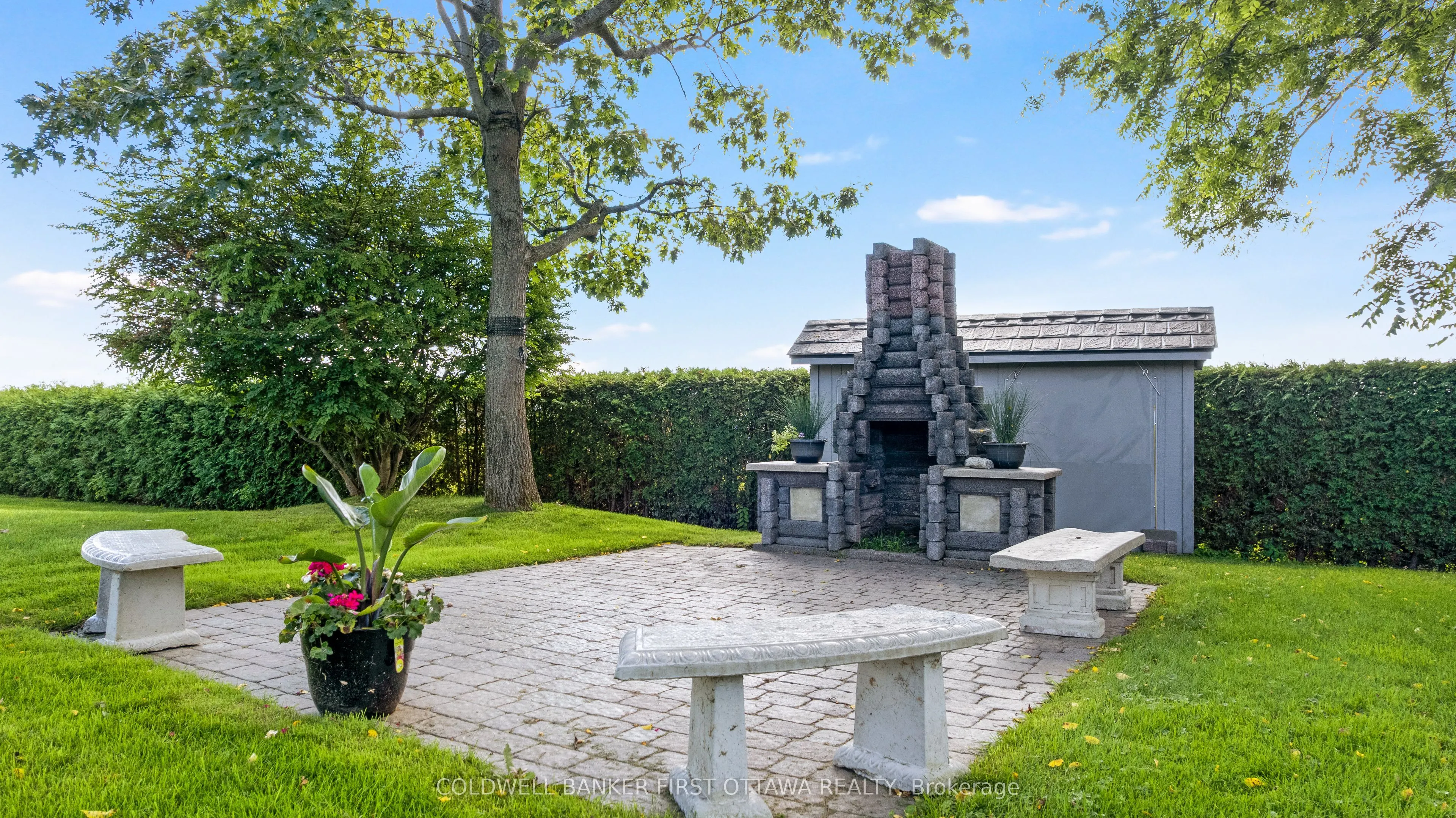 987 1000 Islands Parkway