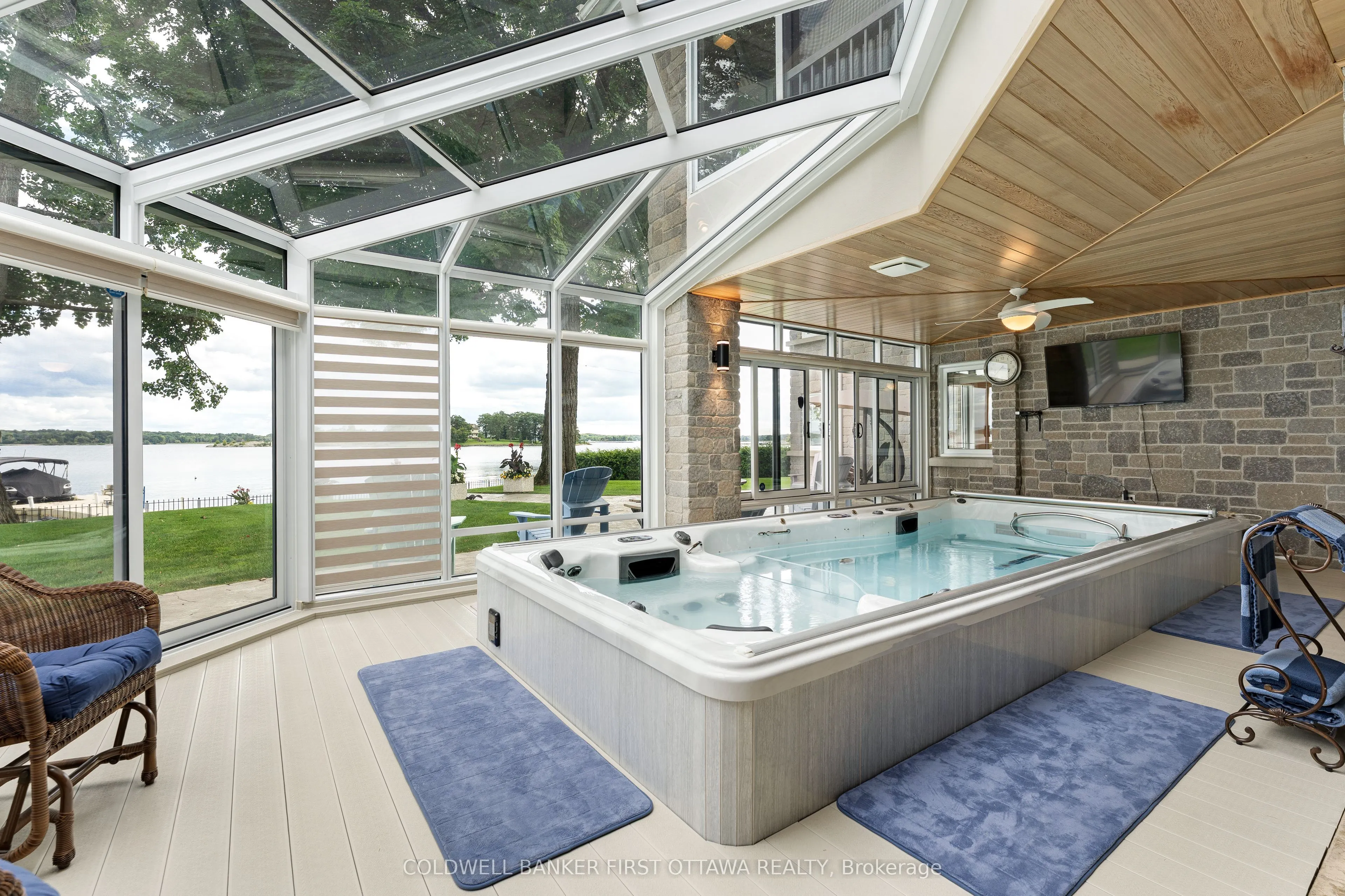 987 1000 Islands Parkway
