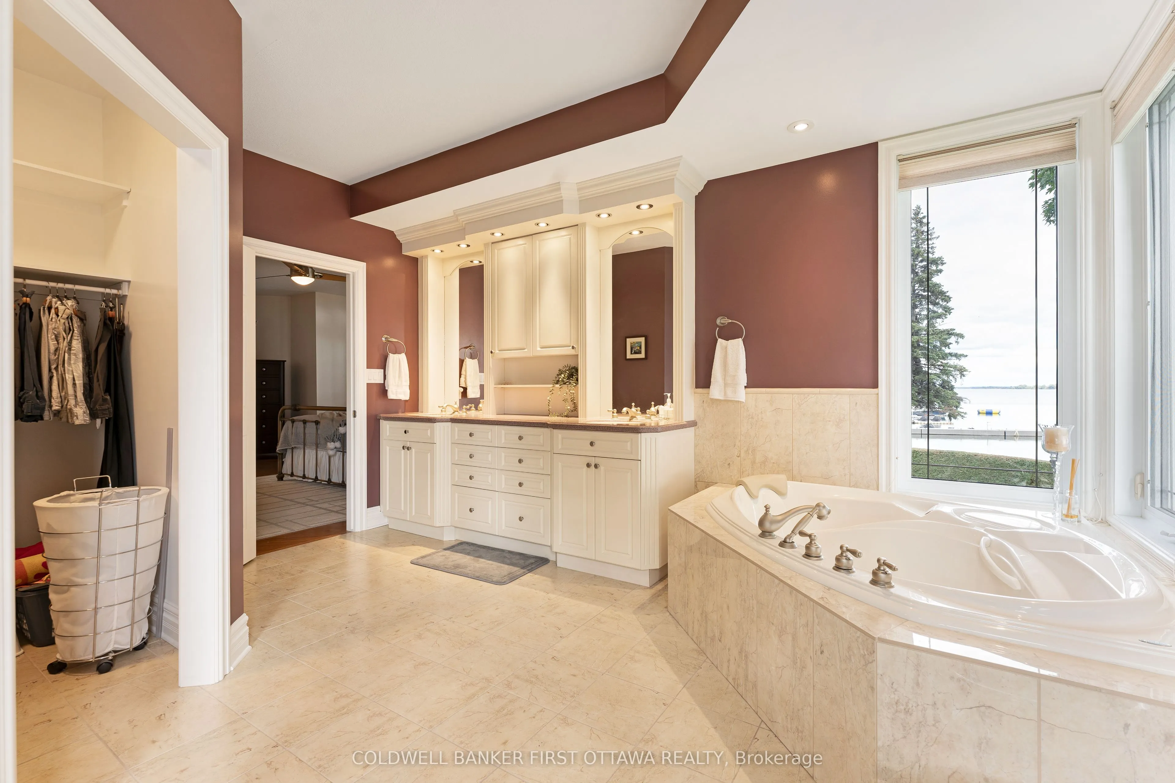 987 1000 Islands Parkway