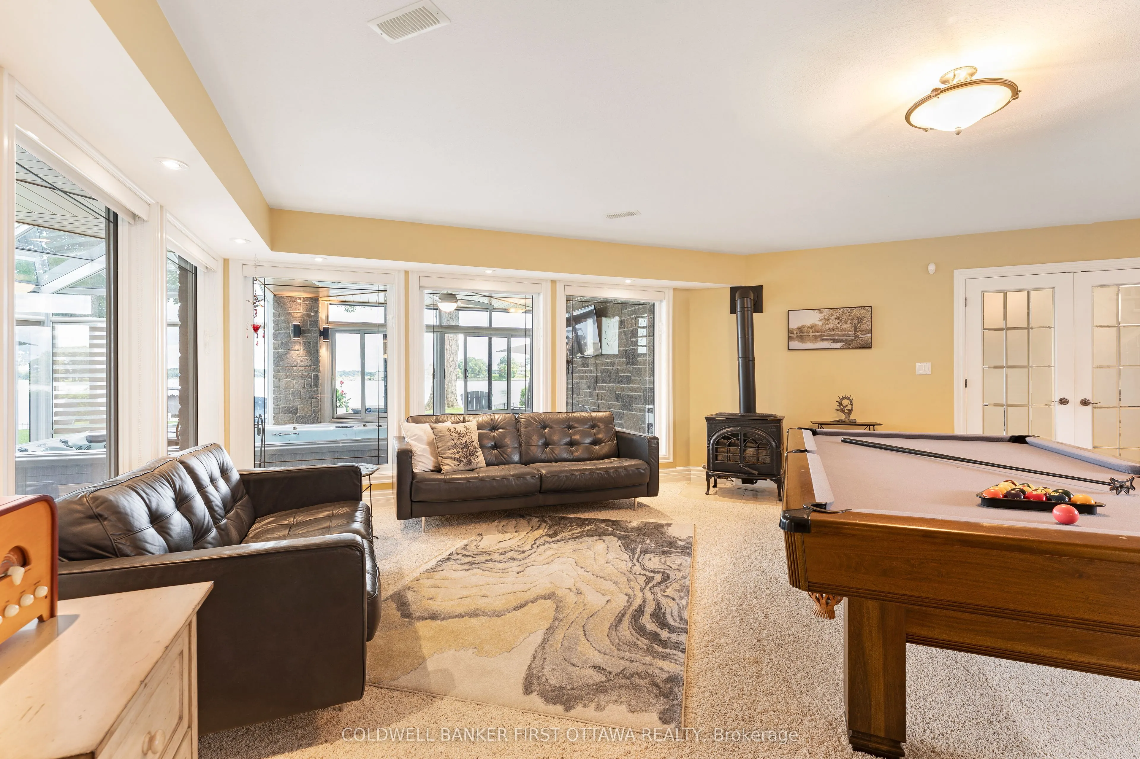 987 1000 Islands Parkway