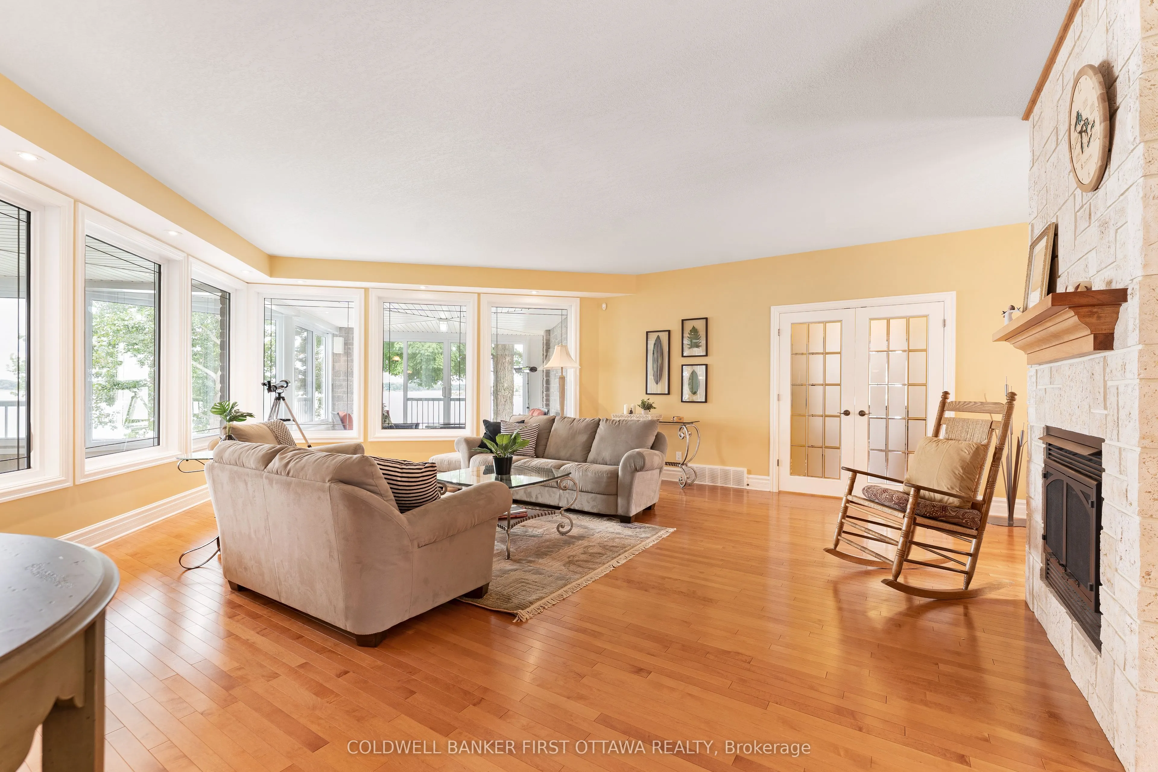 987 1000 Islands Parkway