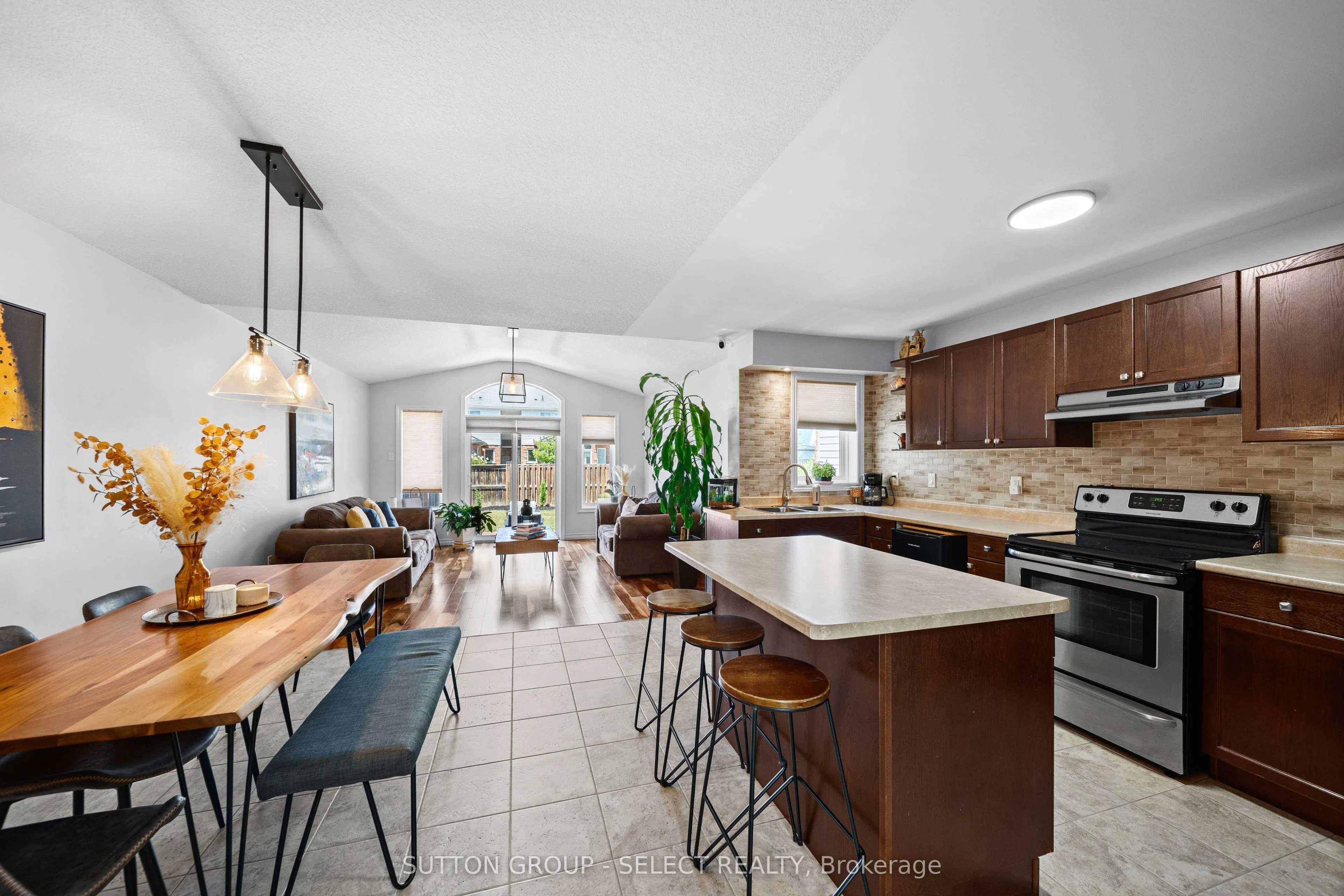934 Silverfox Crescent