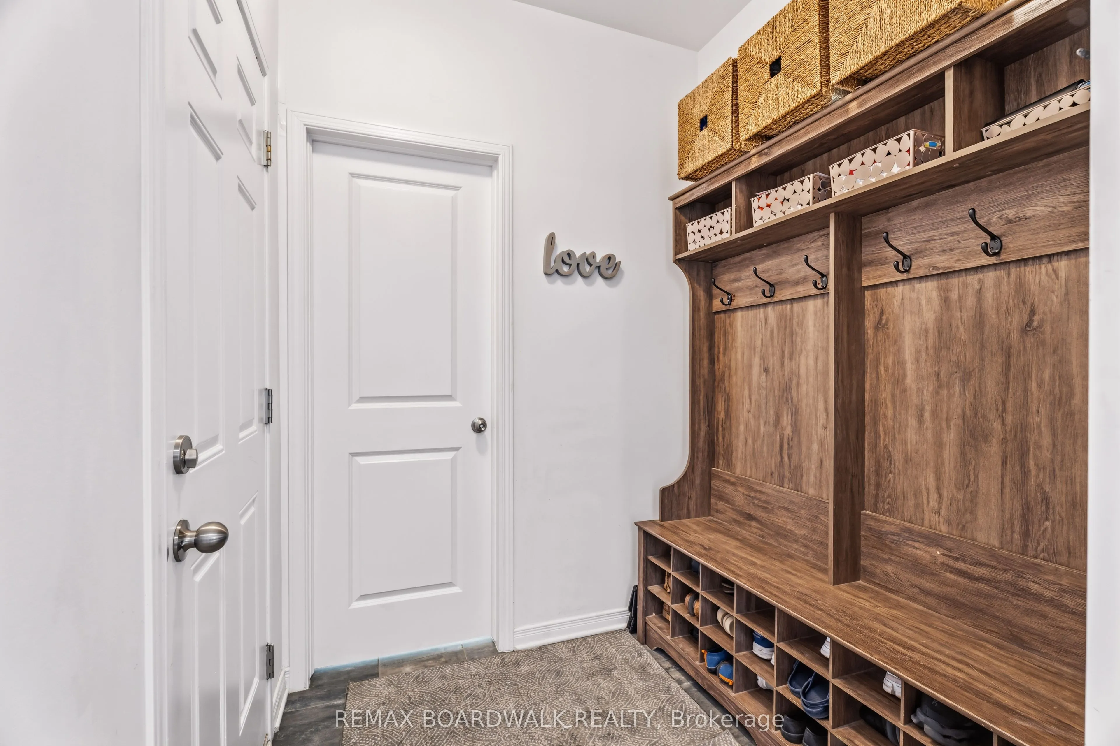 210 Pingwi Place