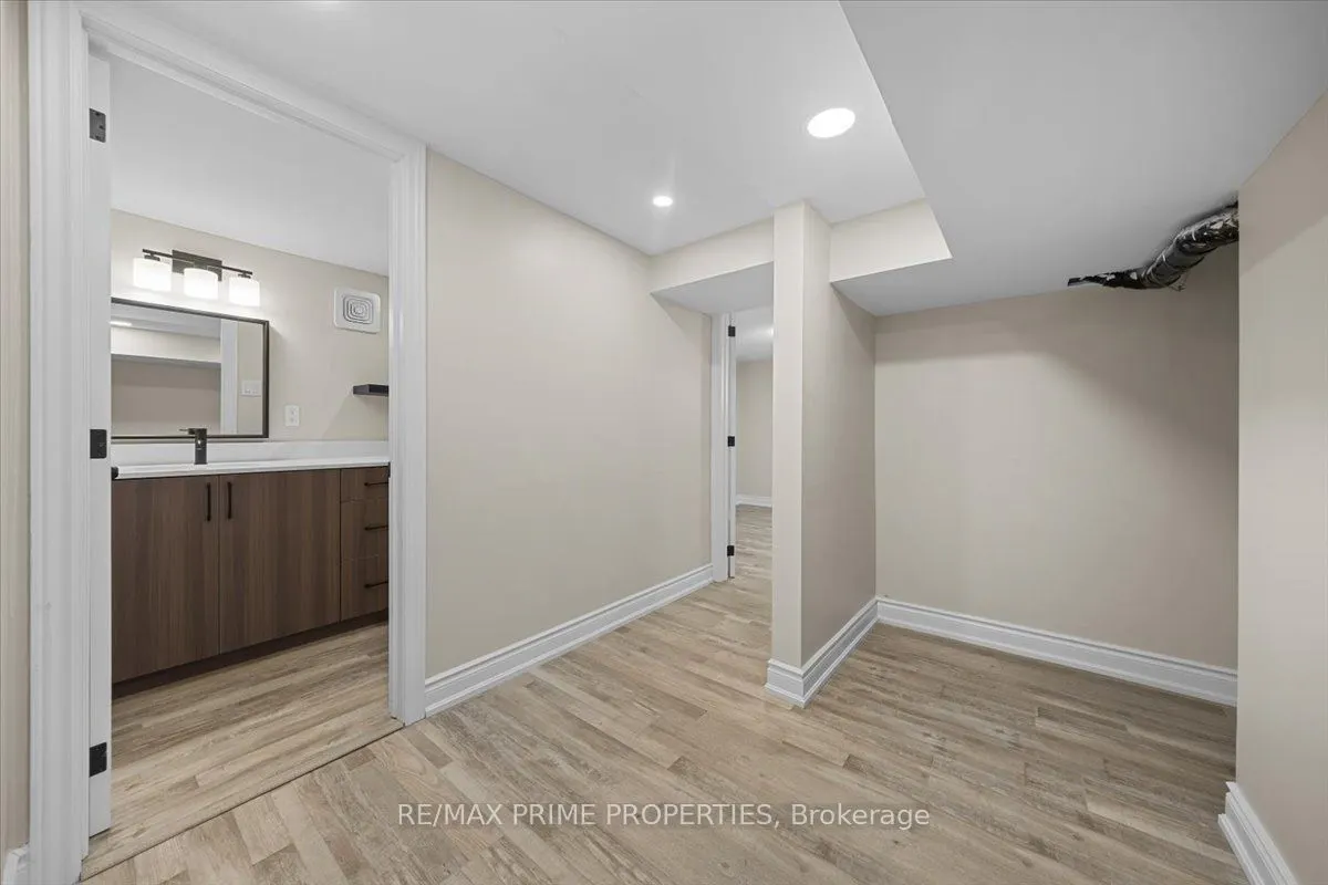 104 Queensline Drive