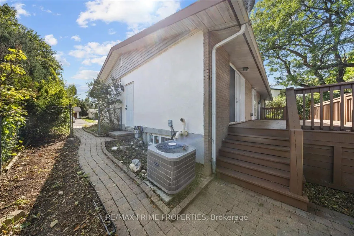 104 Queensline Drive