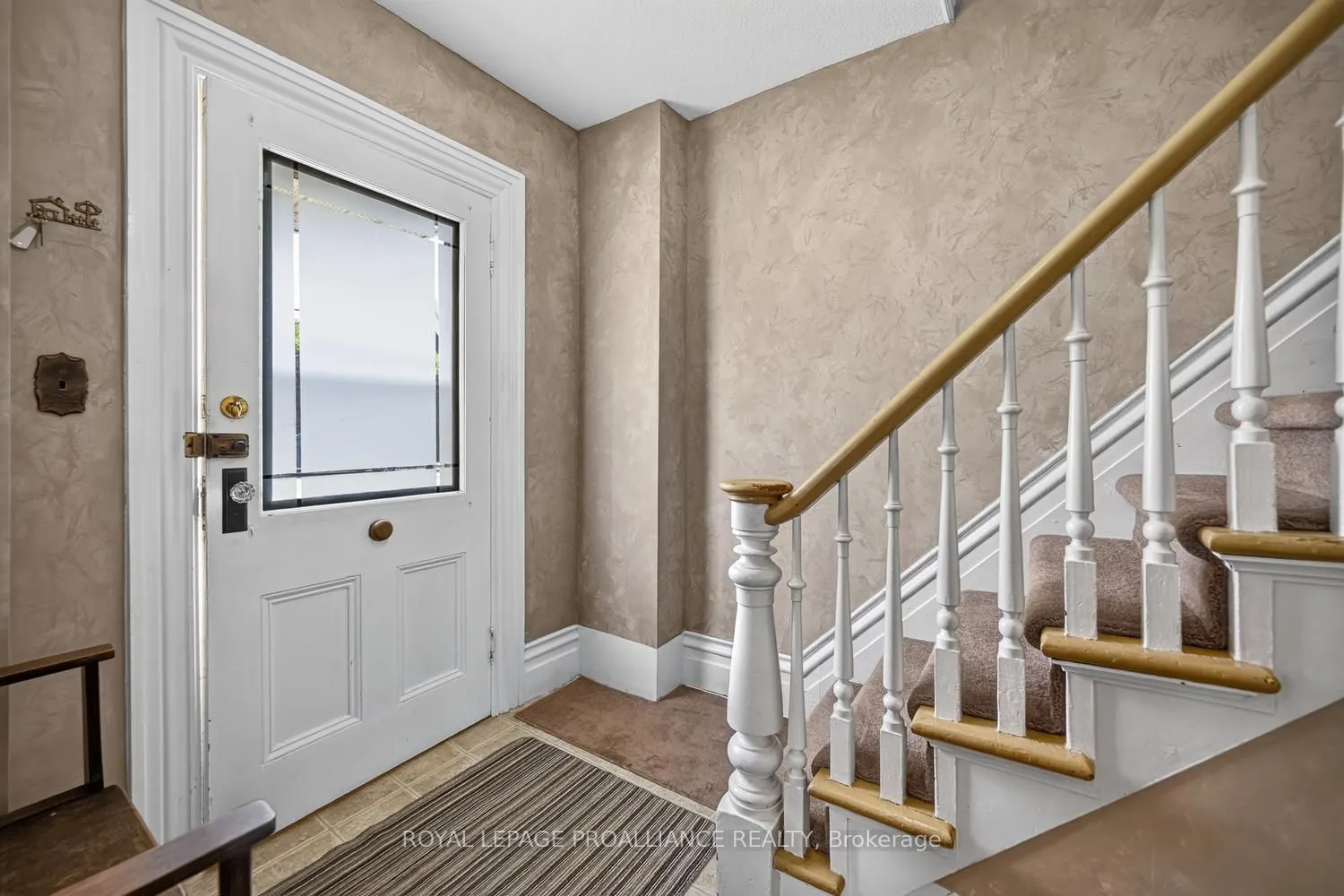 529 Dibble Street W