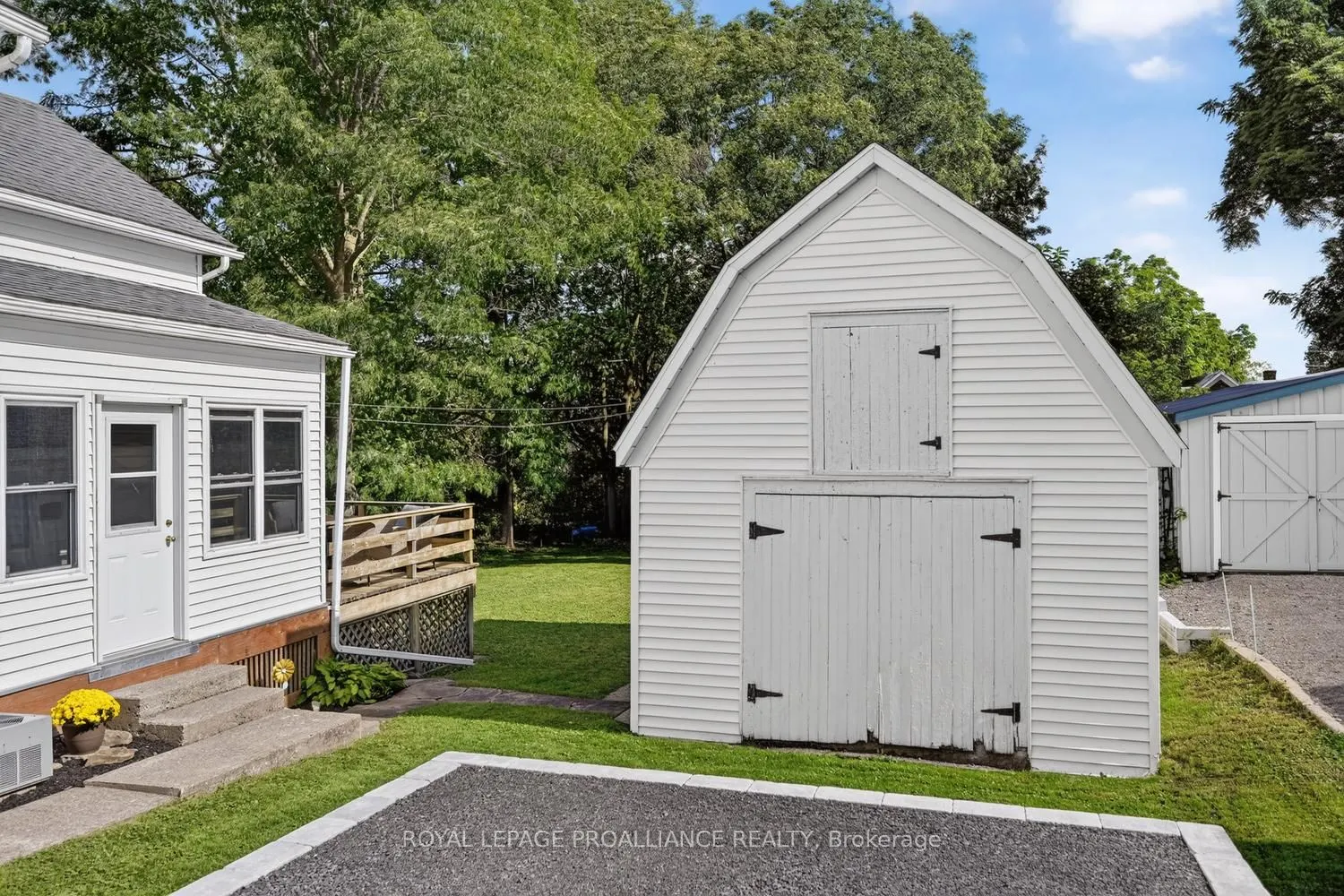 529 Dibble Street W