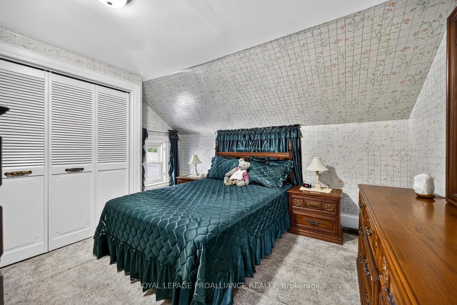529 Dibble Street W