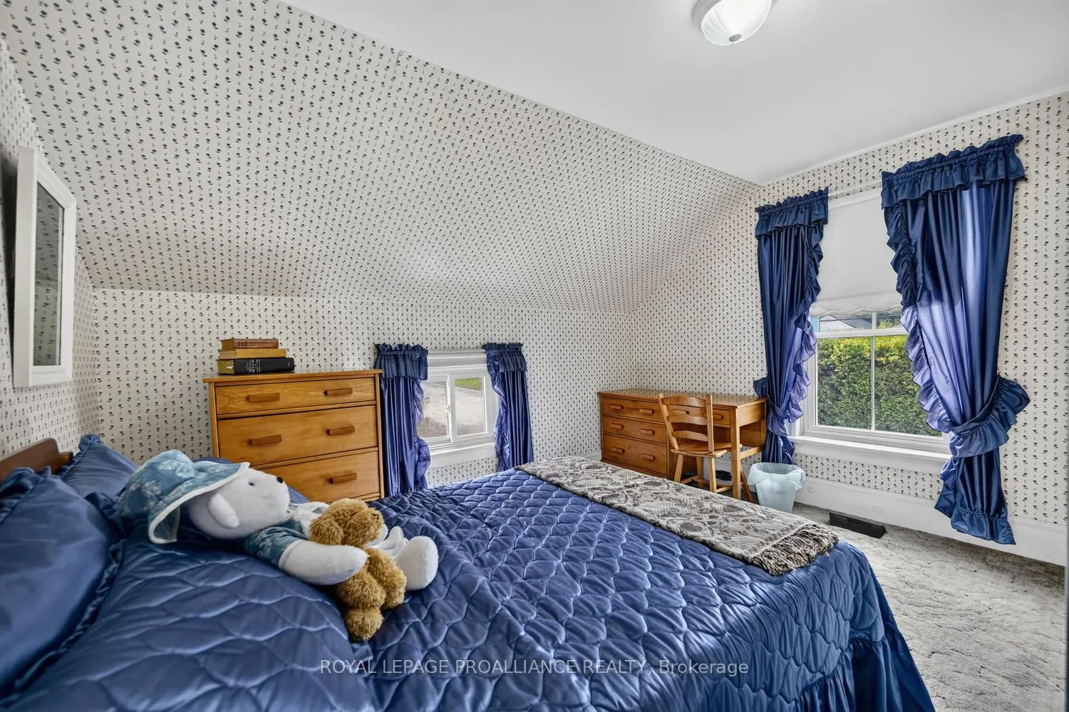 529 Dibble Street W