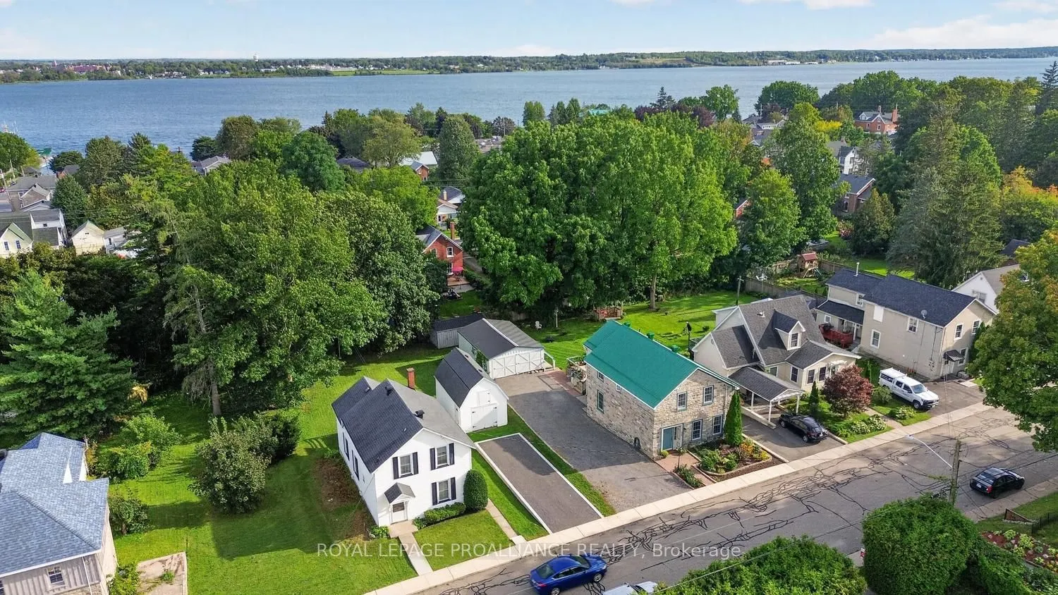 529 Dibble Street W