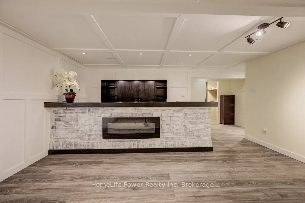 16 Irongate Drive