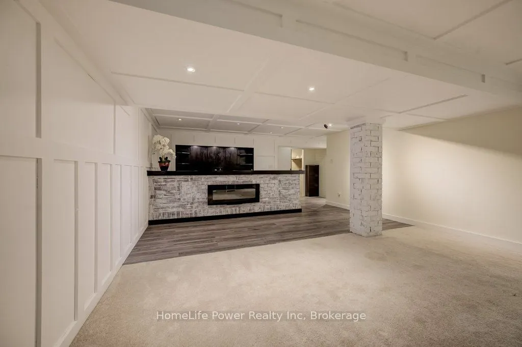 16 Irongate Drive