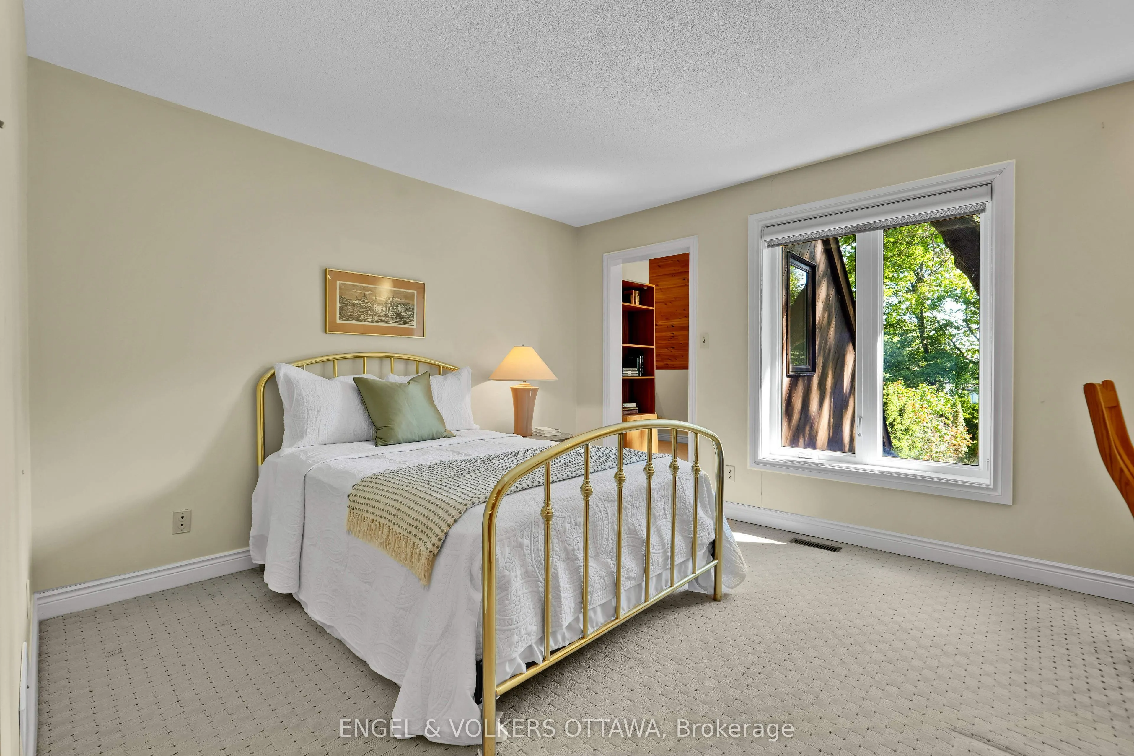 7 Mid Pines Grove