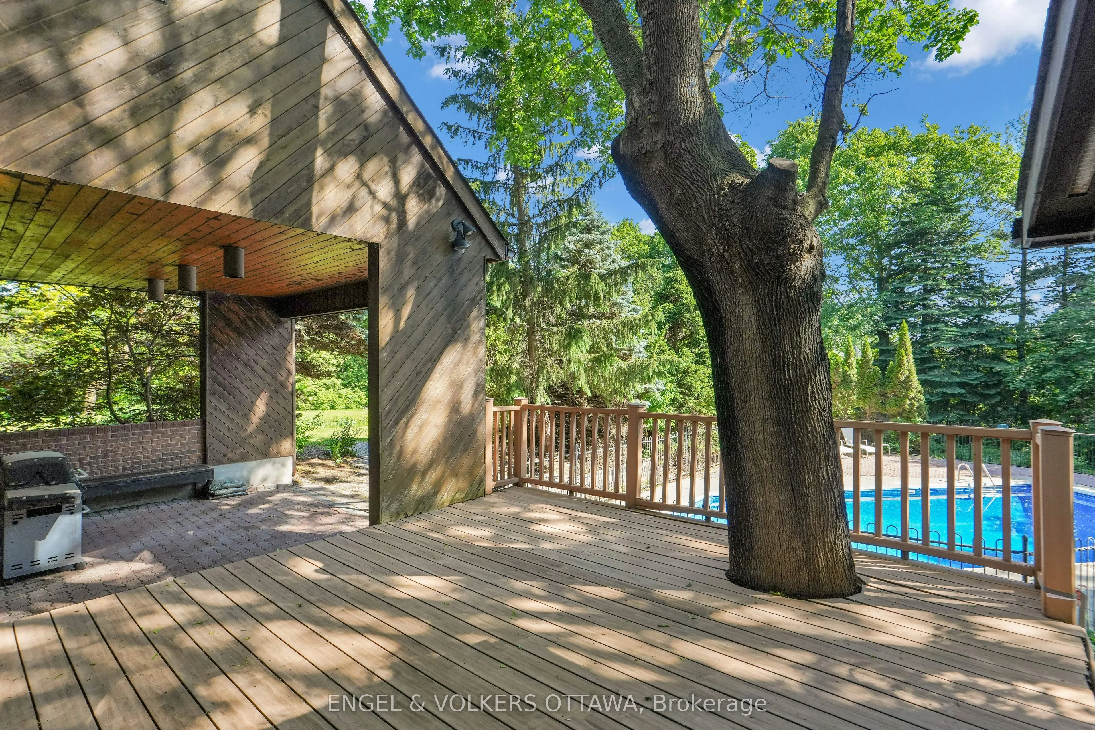 7 Mid Pines Grove