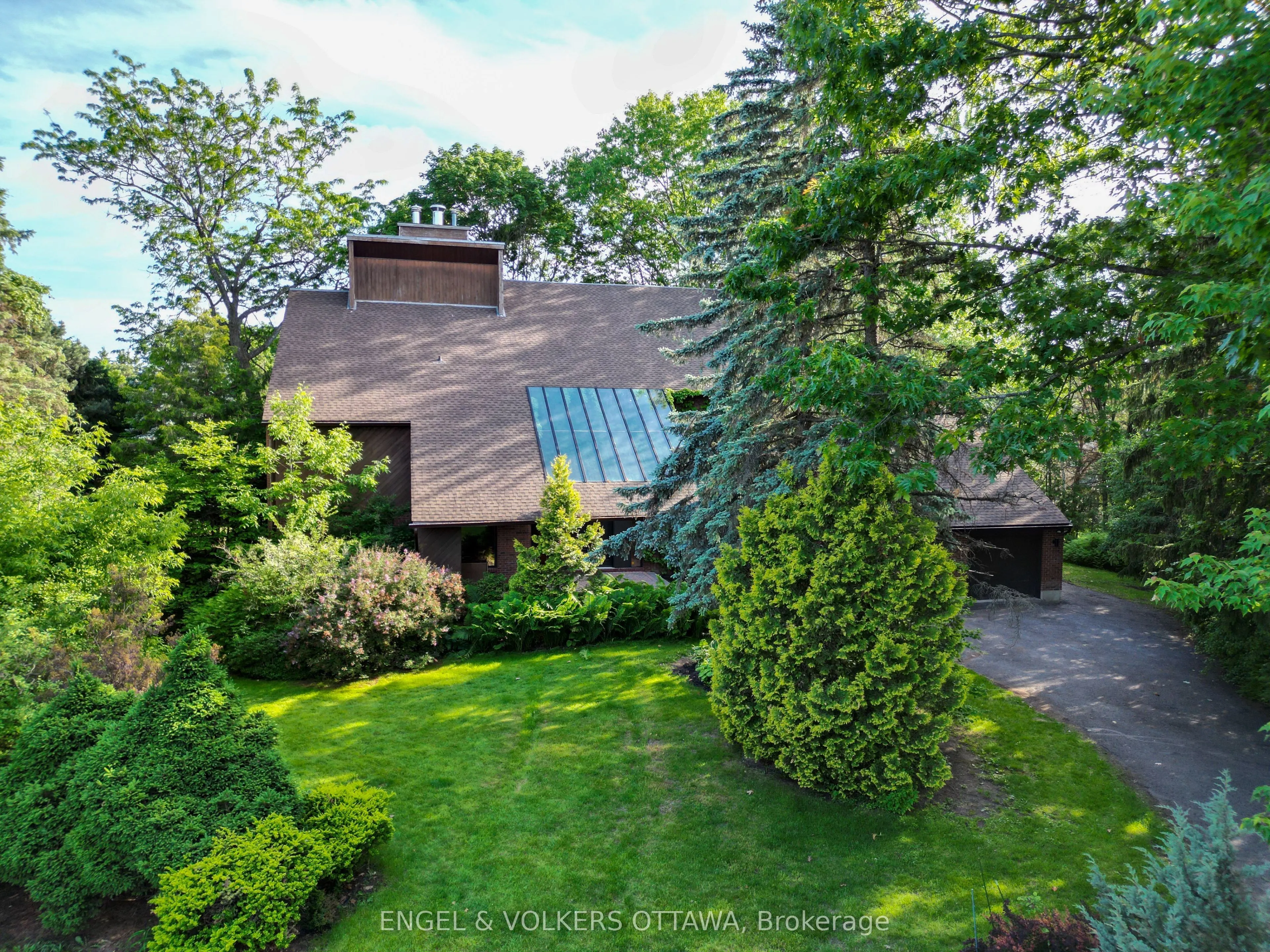 7 Mid Pines Grove