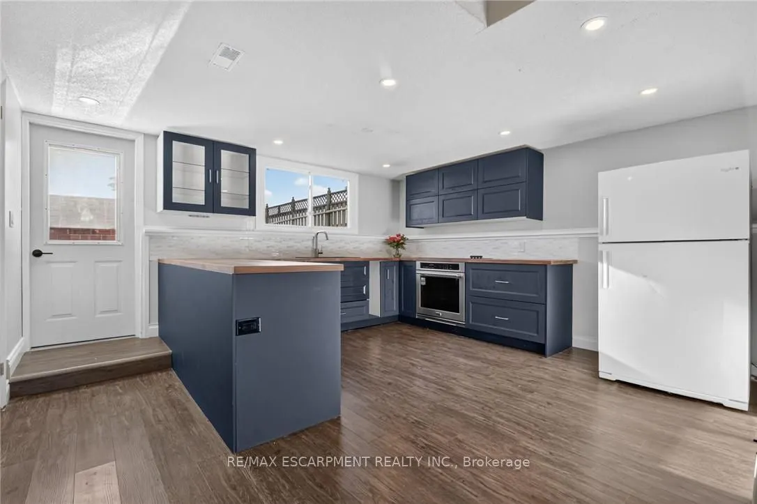 356 Station Street