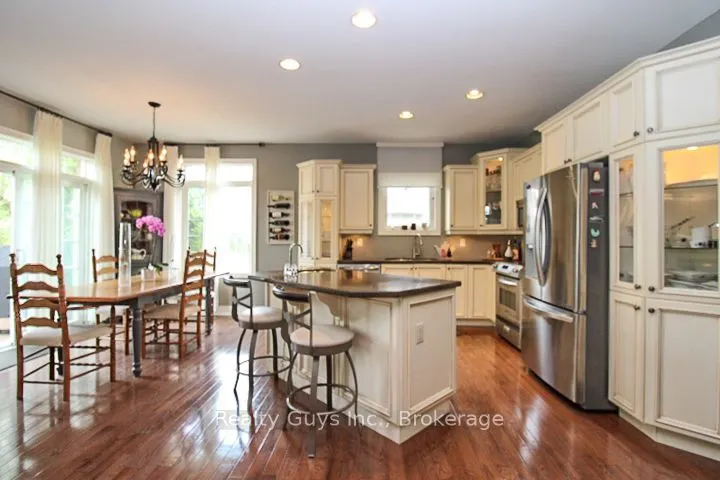 16 Crescent Moon Lane