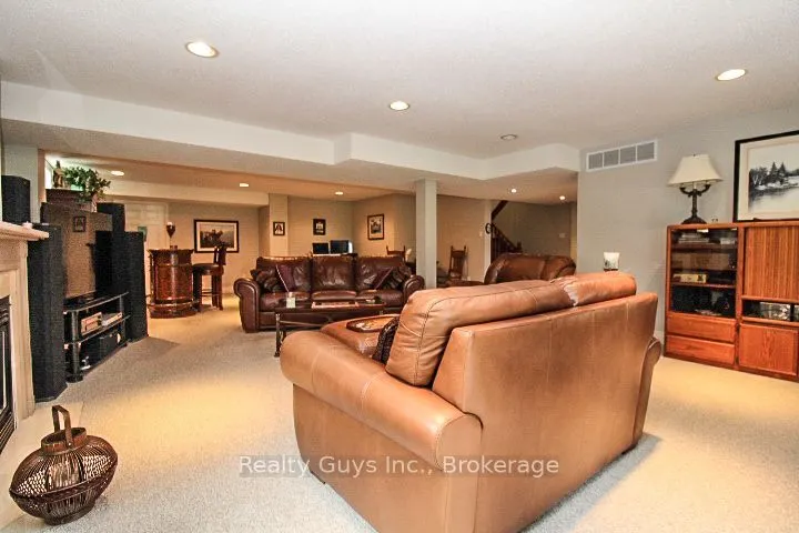 16 Crescent Moon Lane