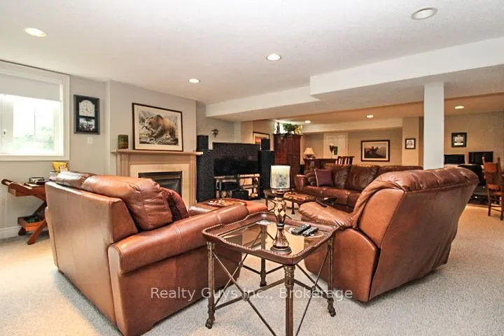 16 Crescent Moon Lane