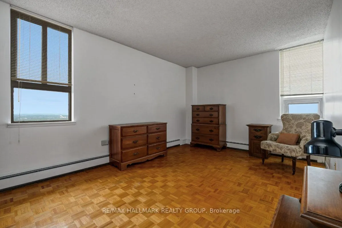 505 St Laurent Boulevard #2204