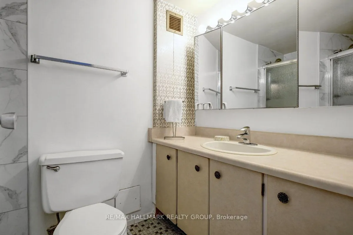 505 St Laurent Boulevard #2204